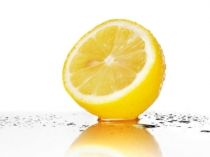 Sitroner smaker surt, men anses for å være basedannende